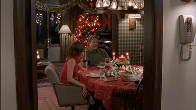 ROSWELL_-_S2X10_A_ROSWELL_CHRITMAS_CAROL_553.jpg
