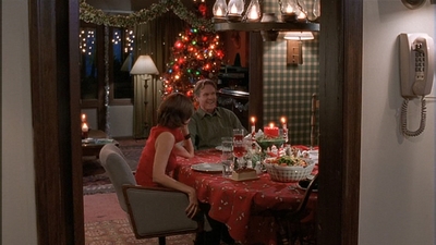 ROSWELL_-_S2X10_A_ROSWELL_CHRITMAS_CAROL_554.jpg