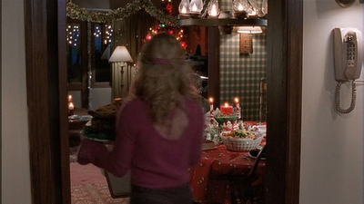 ROSWELL_-_S2X10_A_ROSWELL_CHRITMAS_CAROL_556.jpg