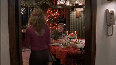 ROSWELL_-_S2X10_A_ROSWELL_CHRITMAS_CAROL_557.jpg