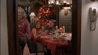 ROSWELL_-_S2X10_A_ROSWELL_CHRITMAS_CAROL_559.jpg