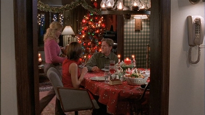 ROSWELL_-_S2X10_A_ROSWELL_CHRITMAS_CAROL_564.jpg