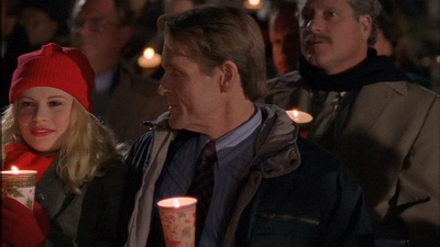 ROSWELL_-_S2X10_A_ROSWELL_CHRITMAS_CAROL_580.jpg