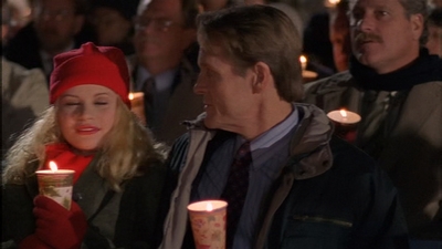 ROSWELL_-_S2X10_A_ROSWELL_CHRITMAS_CAROL_582.jpg