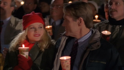 ROSWELL_-_S2X10_A_ROSWELL_CHRITMAS_CAROL_583.jpg