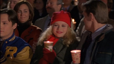 ROSWELL_-_S2X10_A_ROSWELL_CHRITMAS_CAROL_591.jpg