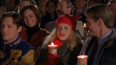 ROSWELL_-_S2X10_A_ROSWELL_CHRITMAS_CAROL_604.jpg