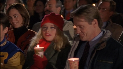 ROSWELL_-_S2X10_A_ROSWELL_CHRITMAS_CAROL_607.jpg