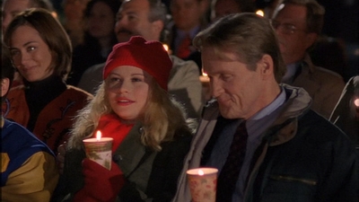 ROSWELL_-_S2X10_A_ROSWELL_CHRITMAS_CAROL_608.jpg