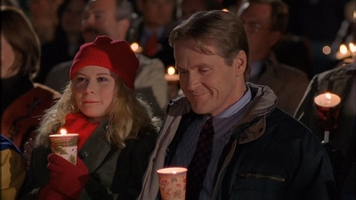 ROSWELL_-_S2X10_A_ROSWELL_CHRITMAS_CAROL_612.jpg