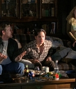 ROSWELL_-_S2X10_A_ROSWELL_CHRITMAS_CAROL_105.jpg