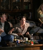 ROSWELL_-_S2X10_A_ROSWELL_CHRITMAS_CAROL_106.jpg