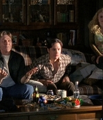 ROSWELL_-_S2X10_A_ROSWELL_CHRITMAS_CAROL_107.jpg