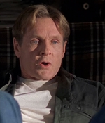 ROSWELL_-_S2X10_A_ROSWELL_CHRITMAS_CAROL_109.jpg