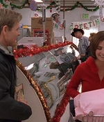 ROSWELL_-_S2X10_A_ROSWELL_CHRITMAS_CAROL_254.jpg