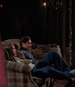 ROSWELL_-_S2X10_A_ROSWELL_CHRITMAS_CAROL_298.jpg