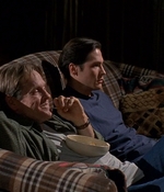 ROSWELL_-_S2X10_A_ROSWELL_CHRITMAS_CAROL_330.jpg