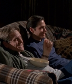 ROSWELL_-_S2X10_A_ROSWELL_CHRITMAS_CAROL_335.jpg