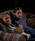 ROSWELL_-_S2X10_A_ROSWELL_CHRITMAS_CAROL_343.jpg
