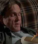 ROSWELL_-_S2X10_A_ROSWELL_CHRITMAS_CAROL_358.jpg