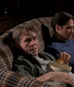 ROSWELL_-_S2X10_A_ROSWELL_CHRITMAS_CAROL_375.jpg