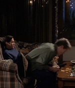 ROSWELL_-_S2X10_A_ROSWELL_CHRITMAS_CAROL_386.jpg