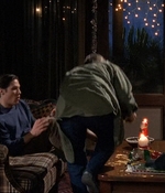 ROSWELL_-_S2X10_A_ROSWELL_CHRITMAS_CAROL_389.jpg