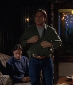 ROSWELL_-_S2X10_A_ROSWELL_CHRITMAS_CAROL_404.jpg