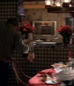 ROSWELL_-_S2X10_A_ROSWELL_CHRITMAS_CAROL_406.jpg
