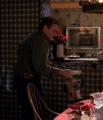 ROSWELL_-_S2X10_A_ROSWELL_CHRITMAS_CAROL_408.jpg