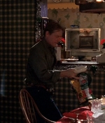 ROSWELL_-_S2X10_A_ROSWELL_CHRITMAS_CAROL_409.jpg