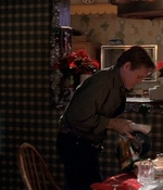 ROSWELL_-_S2X10_A_ROSWELL_CHRITMAS_CAROL_410.jpg