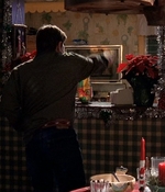 ROSWELL_-_S2X10_A_ROSWELL_CHRITMAS_CAROL_413.jpg