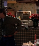 ROSWELL_-_S2X10_A_ROSWELL_CHRITMAS_CAROL_420.jpg