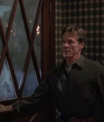 ROSWELL_-_S2X10_A_ROSWELL_CHRITMAS_CAROL_423.jpg