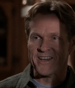 ROSWELL_-_S2X10_A_ROSWELL_CHRITMAS_CAROL_431.jpg