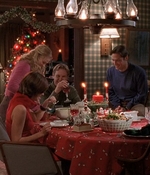 ROSWELL_-_S2X10_A_ROSWELL_CHRITMAS_CAROL_455.jpg