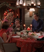 ROSWELL_-_S2X10_A_ROSWELL_CHRITMAS_CAROL_457.jpg