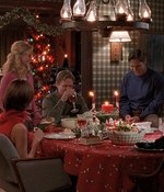ROSWELL_-_S2X10_A_ROSWELL_CHRITMAS_CAROL_464.jpg