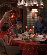 ROSWELL_-_S2X10_A_ROSWELL_CHRITMAS_CAROL_467.jpg