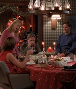 ROSWELL_-_S2X10_A_ROSWELL_CHRITMAS_CAROL_474.jpg