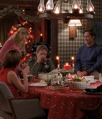 ROSWELL_-_S2X10_A_ROSWELL_CHRITMAS_CAROL_476.jpg