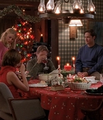 ROSWELL_-_S2X10_A_ROSWELL_CHRITMAS_CAROL_481.jpg
