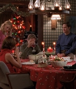 ROSWELL_-_S2X10_A_ROSWELL_CHRITMAS_CAROL_482.jpg
