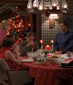 ROSWELL_-_S2X10_A_ROSWELL_CHRITMAS_CAROL_485.jpg