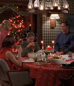 ROSWELL_-_S2X10_A_ROSWELL_CHRITMAS_CAROL_486.jpg