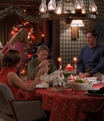 ROSWELL_-_S2X10_A_ROSWELL_CHRITMAS_CAROL_488.jpg