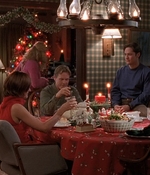 ROSWELL_-_S2X10_A_ROSWELL_CHRITMAS_CAROL_489.jpg