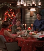 ROSWELL_-_S2X10_A_ROSWELL_CHRITMAS_CAROL_491.jpg