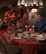ROSWELL_-_S2X10_A_ROSWELL_CHRITMAS_CAROL_494.jpg